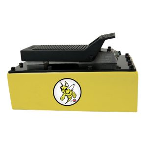 Yellow Jackit 5 Quart Metal Reservoir Air Hydraulic Pump